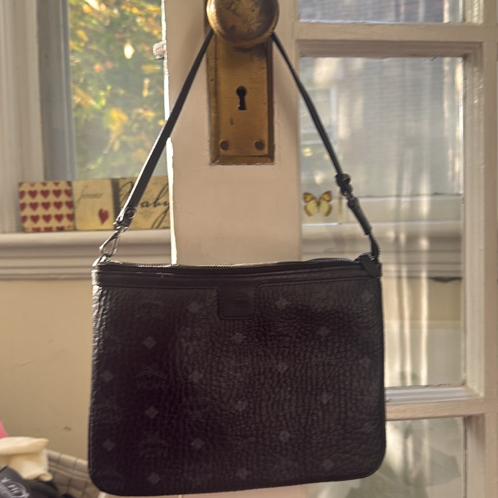 MCM Medium Tote pouch / short strap